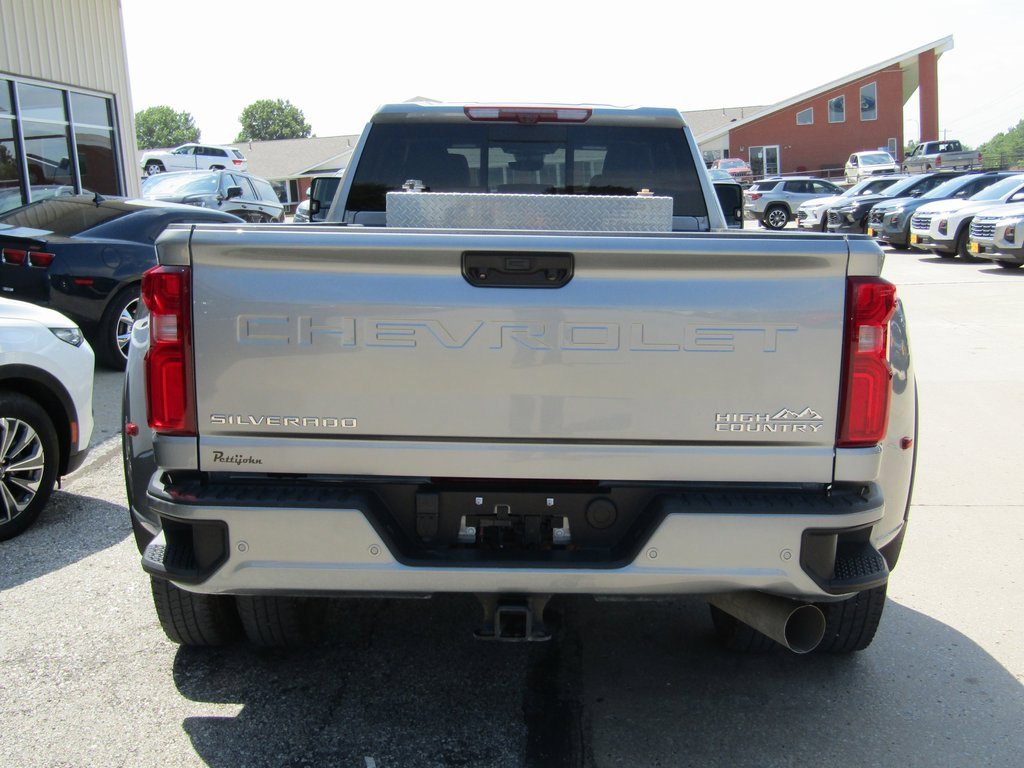2025 Chevrolet Silverado 3500HD High Country photo 4