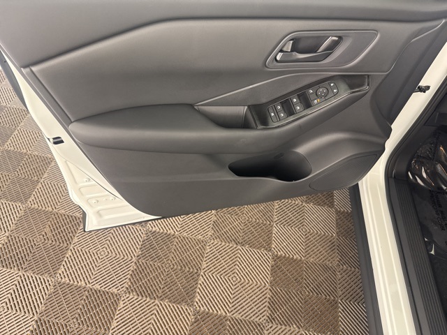2026 Nissan Rogue S photo 18