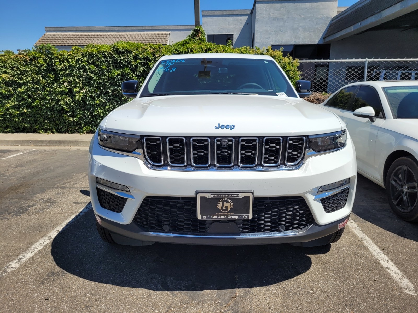 2022 Jeep Grand Cherokee Limited 4xe photo 2