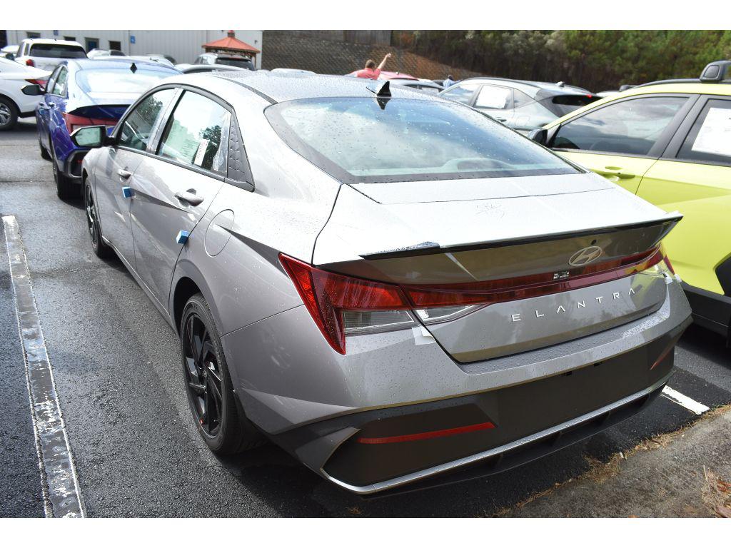 2026 Hyundai Elantra SEL Sport photo 4