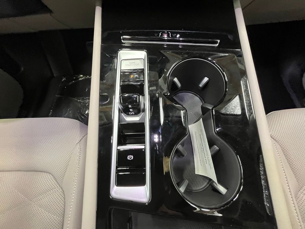 2025 Volkswagen Atlas SE Technology photo 14