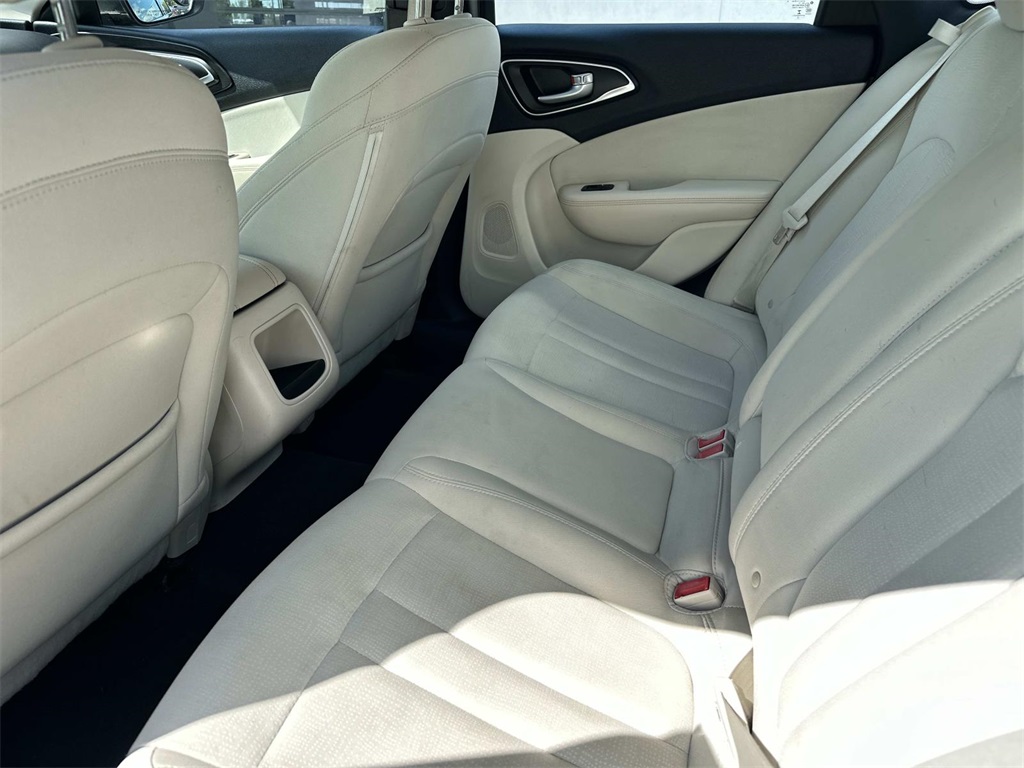 2015 Chrysler 200 LX photo 10