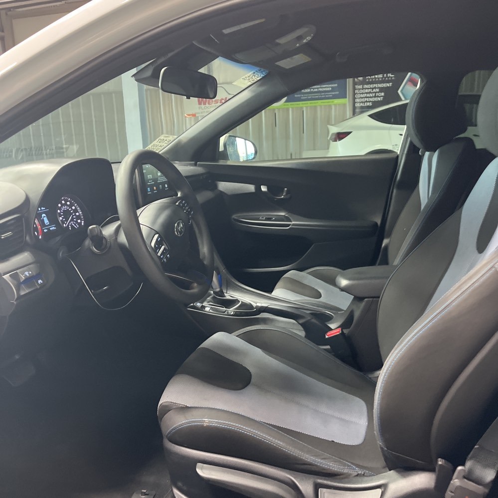2020 Hyundai Veloster 2.0L Premium photo 4