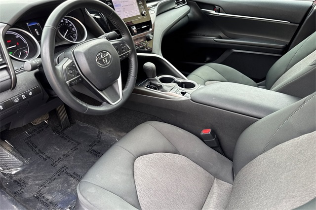 2022 Toyota Camry Hybrid LE photo 9