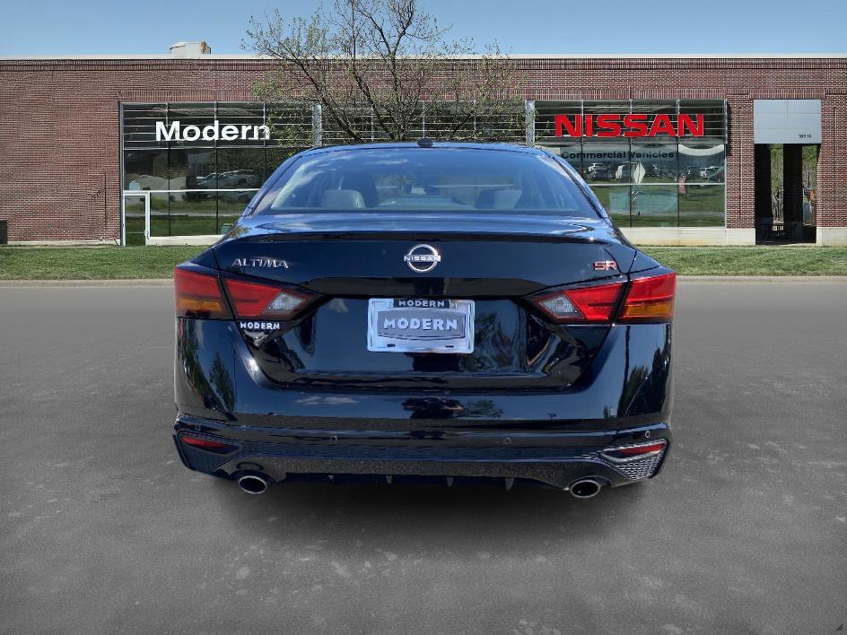 2024 Nissan Altima 2.5 SR photo 3