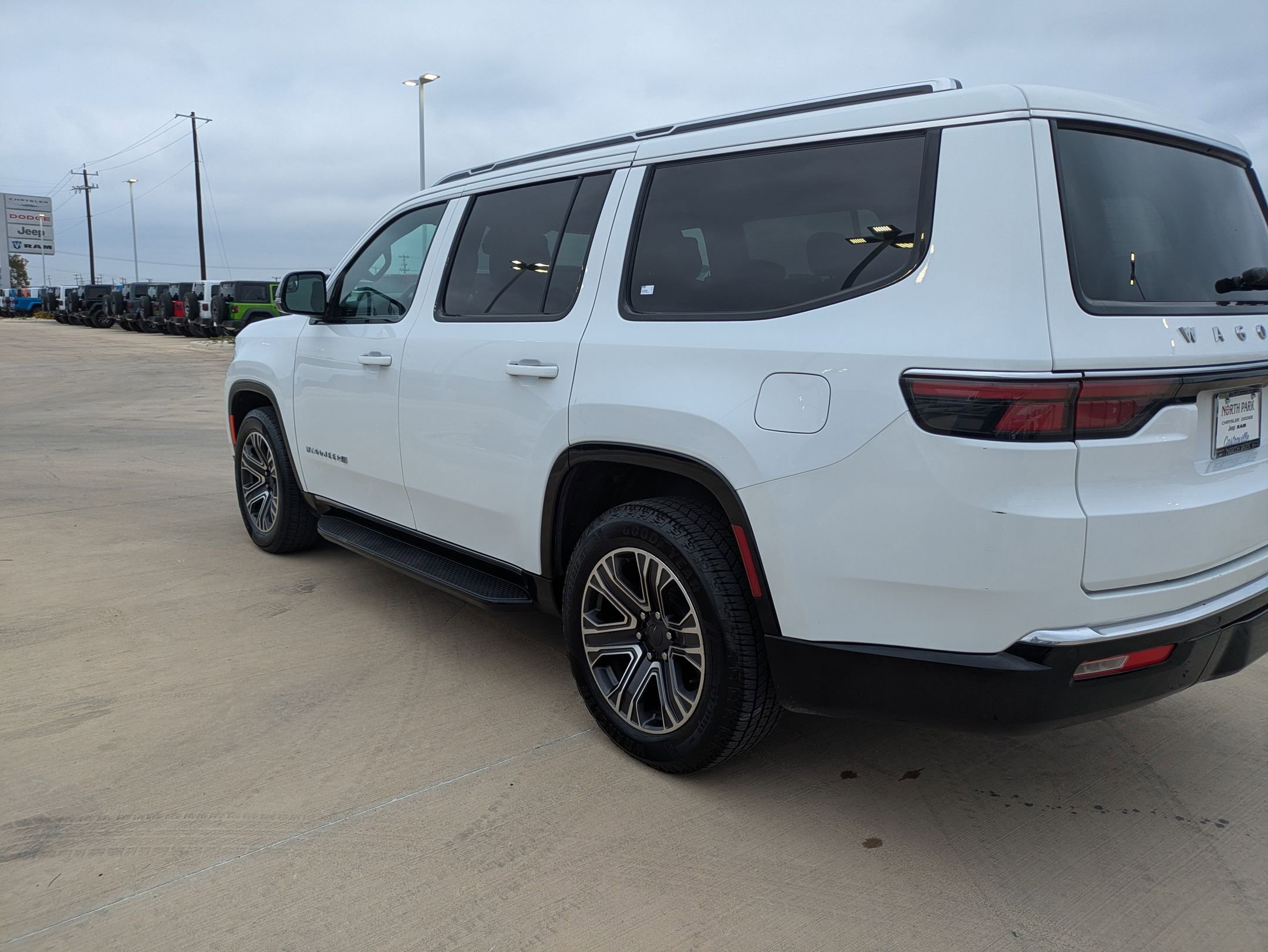 2024 Jeep Wagoneer Series II photo 4