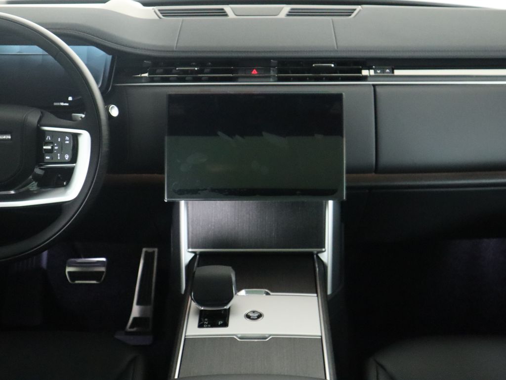 2025 Land Rover Range Rover SE photo 14