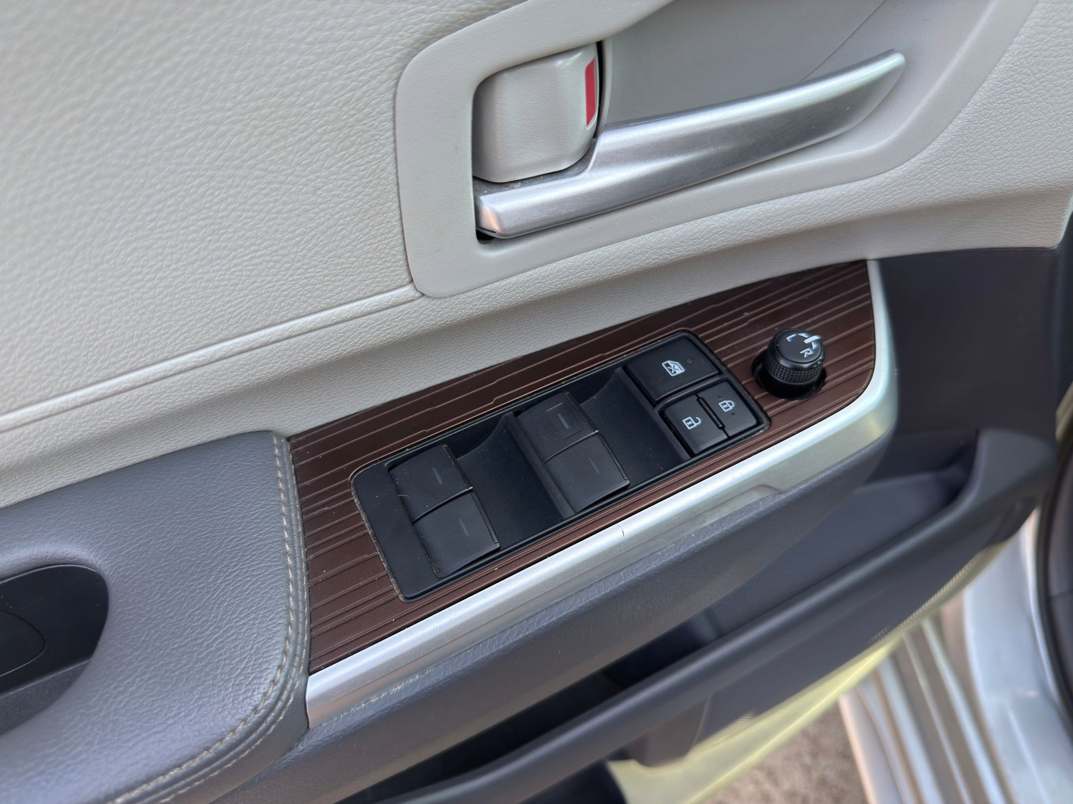 2022 Toyota Sienna XLE photo 12