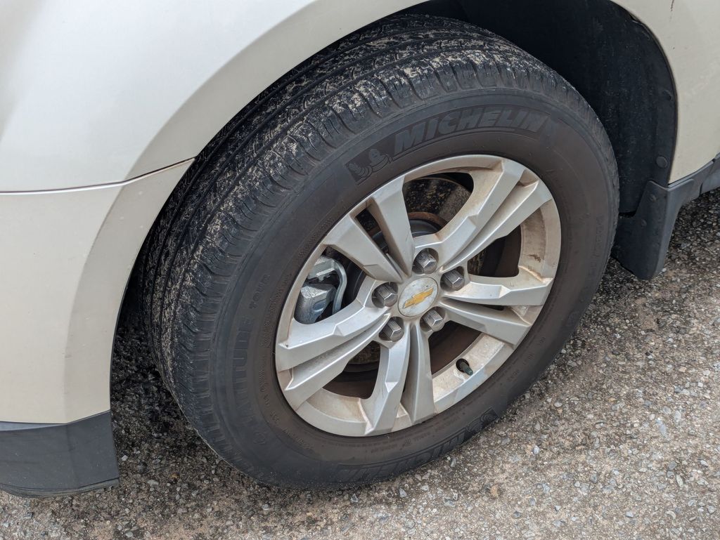 2012 Chevrolet Equinox photo 2