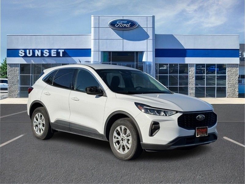 Used 2023 Oxford White Ford Active™ image 1