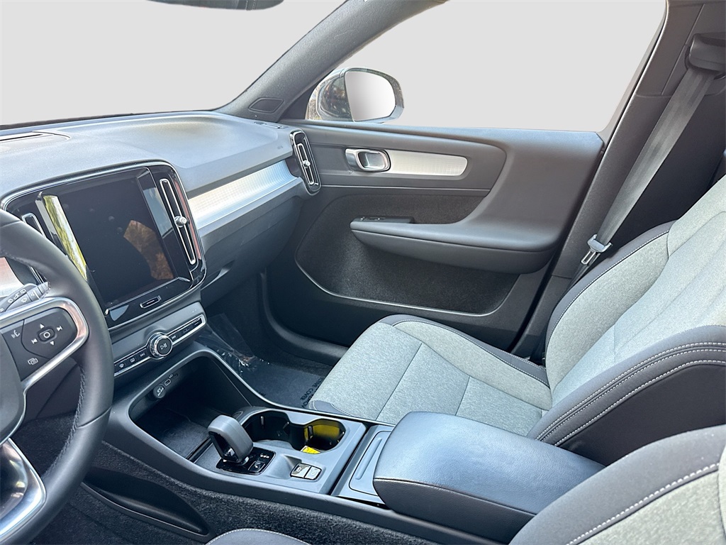 2024 Volvo XC40 Core photo 25