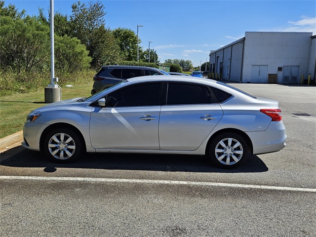 2019 Nissan Sentra S photo 4