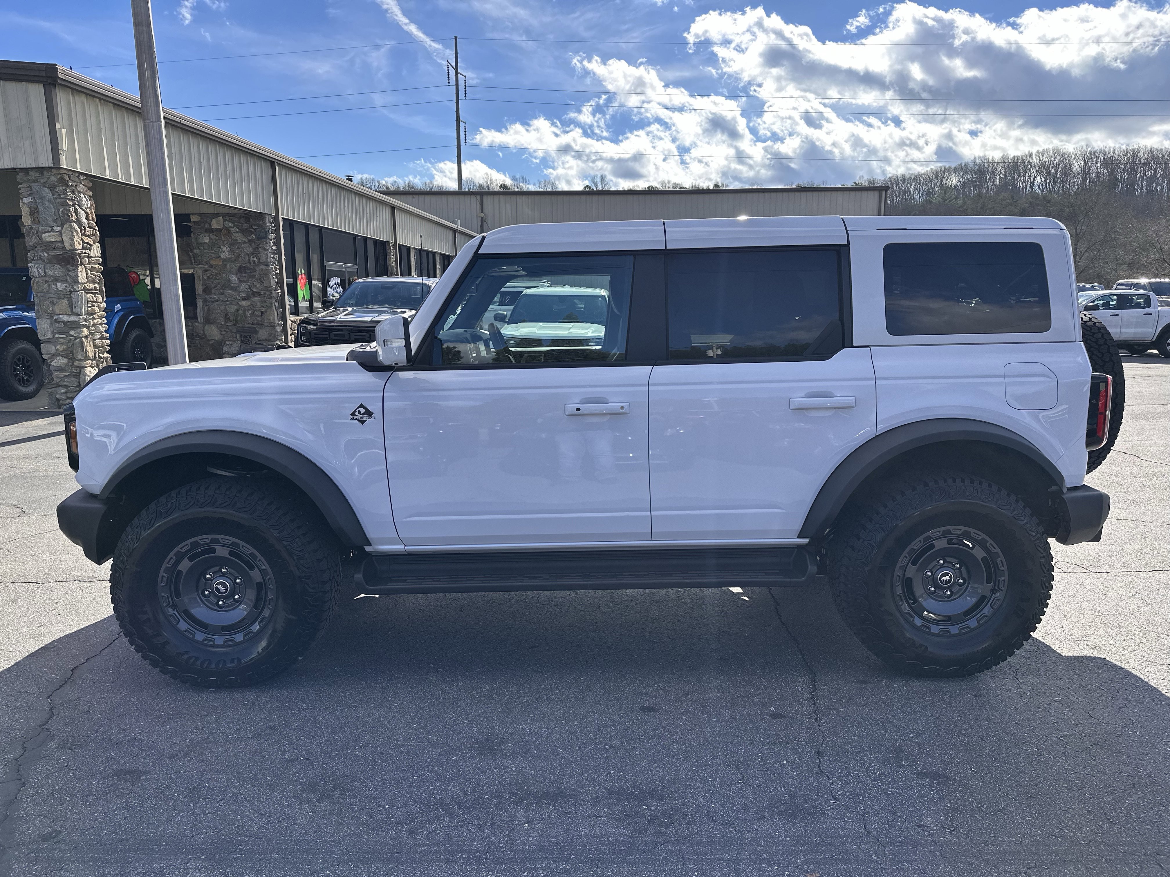 2025 Ford Bronco 4-Door Outer Banks's photo