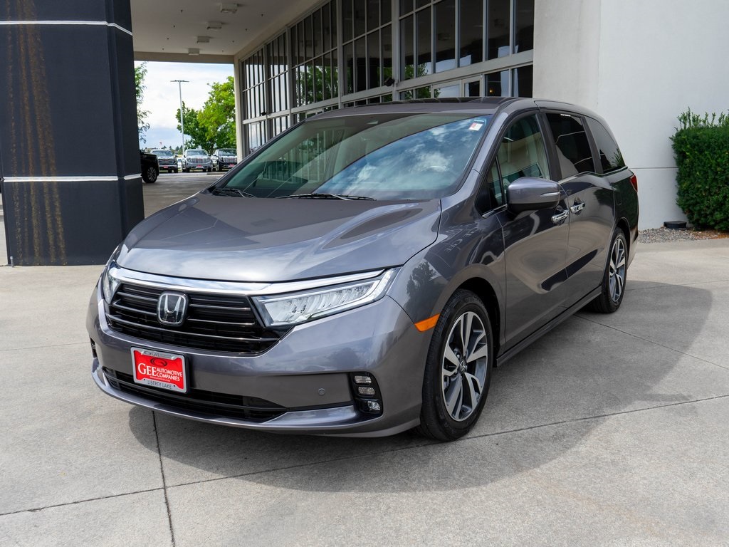 2023 Honda Odyssey Touring photo 2