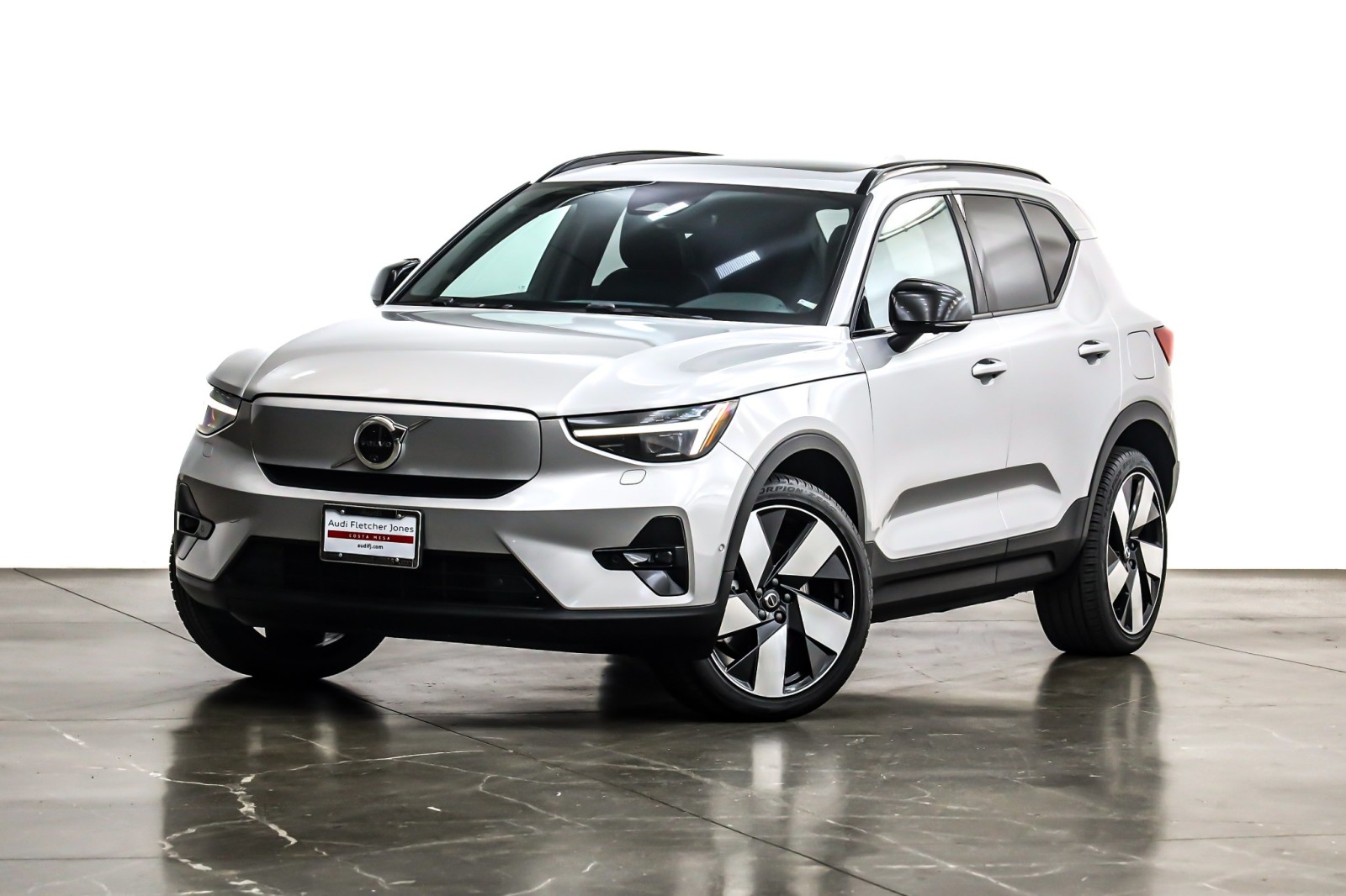 2024 Volvo XC40 Ultimate's photo