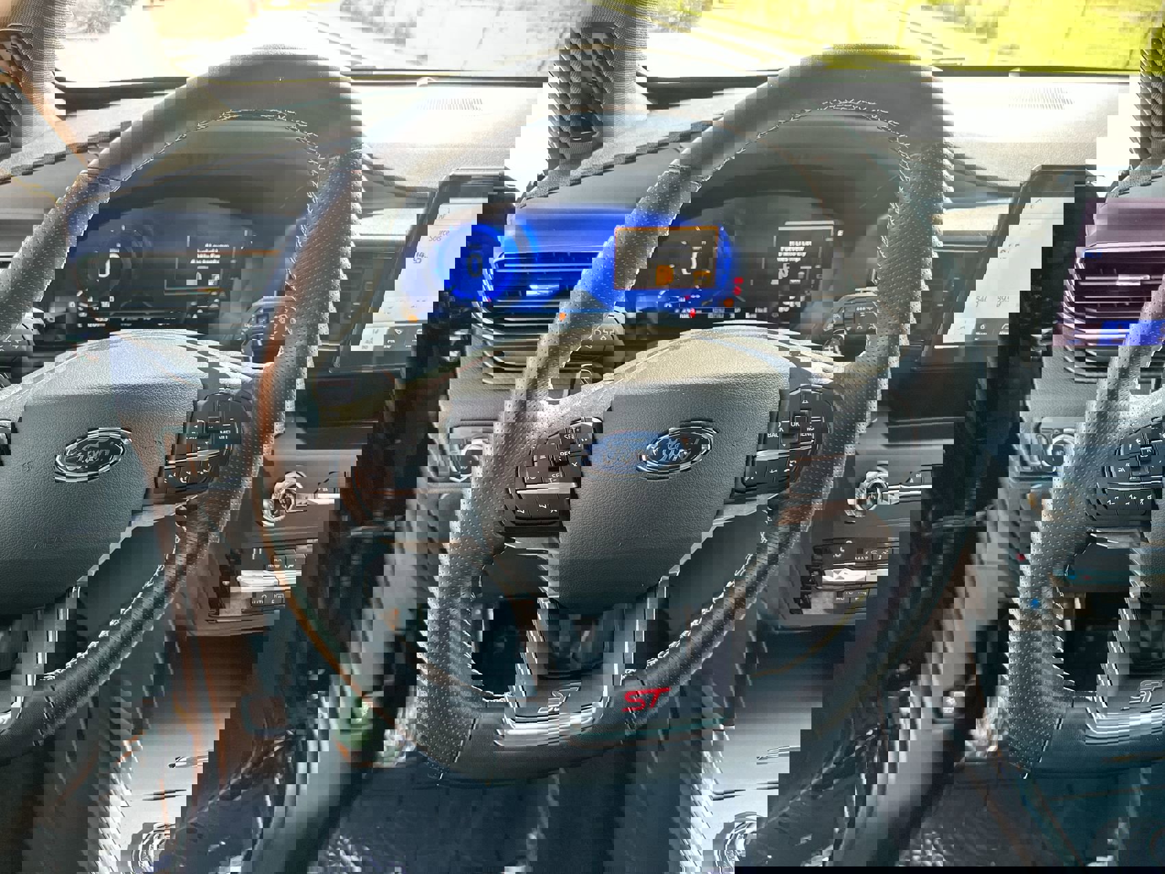 2020 Ford Explorer ST photo 14