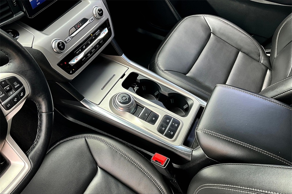 Used 2023 Silver Ford XLT image 15