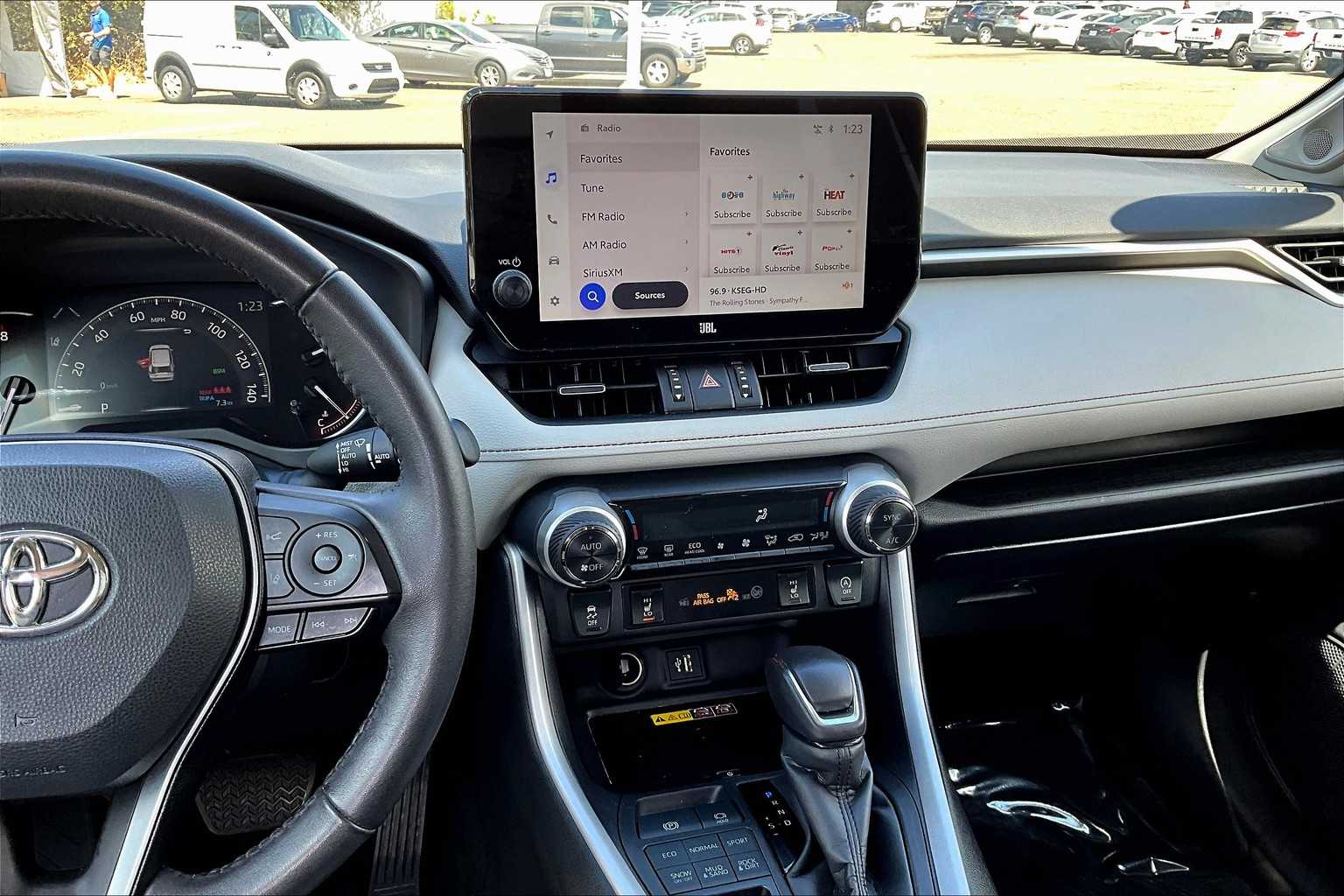 2023 Toyota RAV4 XLE Premium photo 3