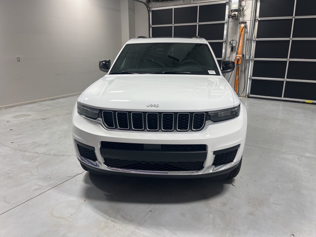 2025 Jeep Grand Cherokee Laredo photo 2