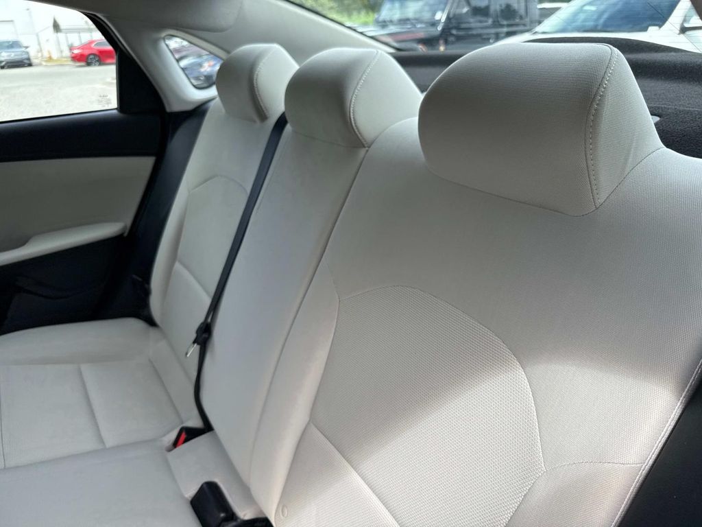 2022 Kia Forte LXS photo 12