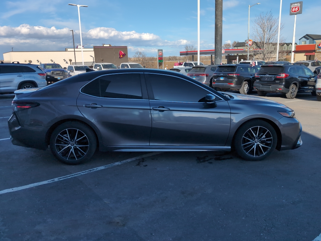 2023 Toyota Camry SE photo 3