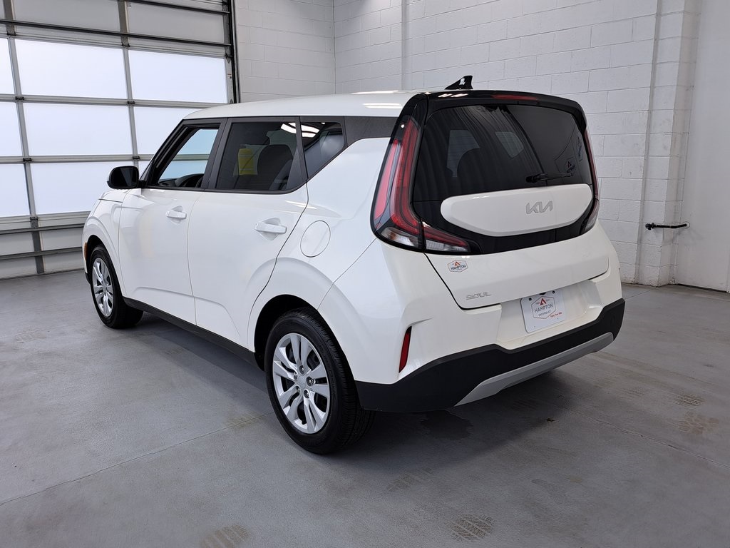 2023 Kia Soul LX photo 3