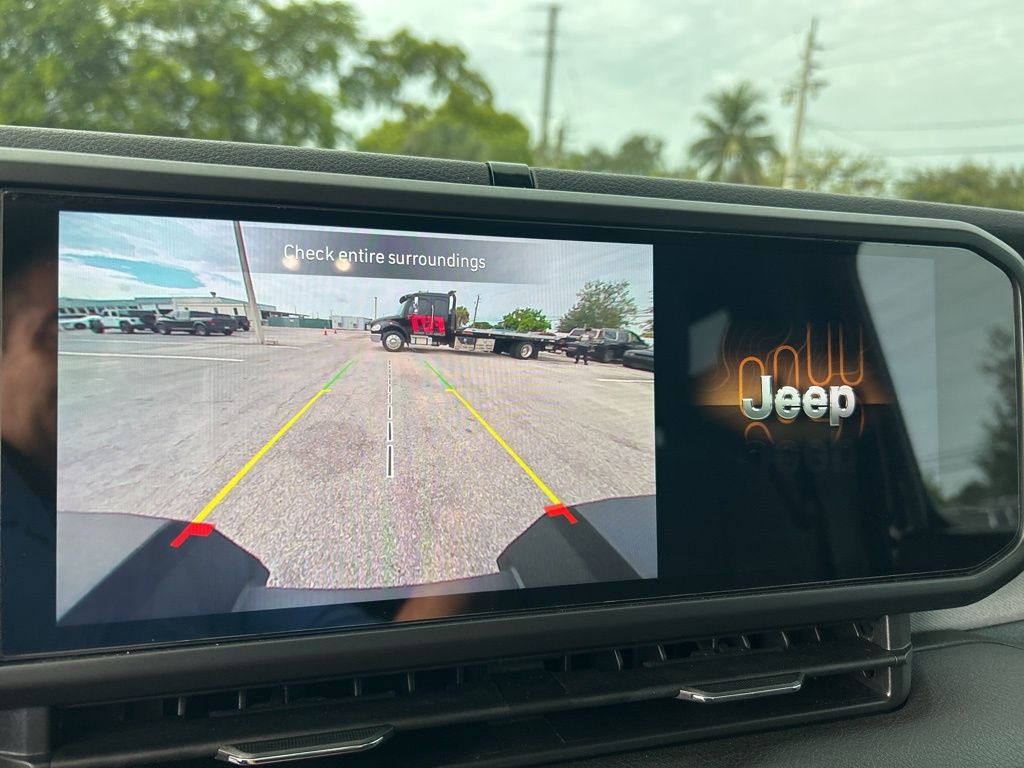 2024 Jeep Gladiator photo 14