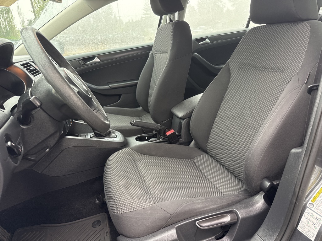 2013 Volkswagen Jetta 2.0 Base photo 12