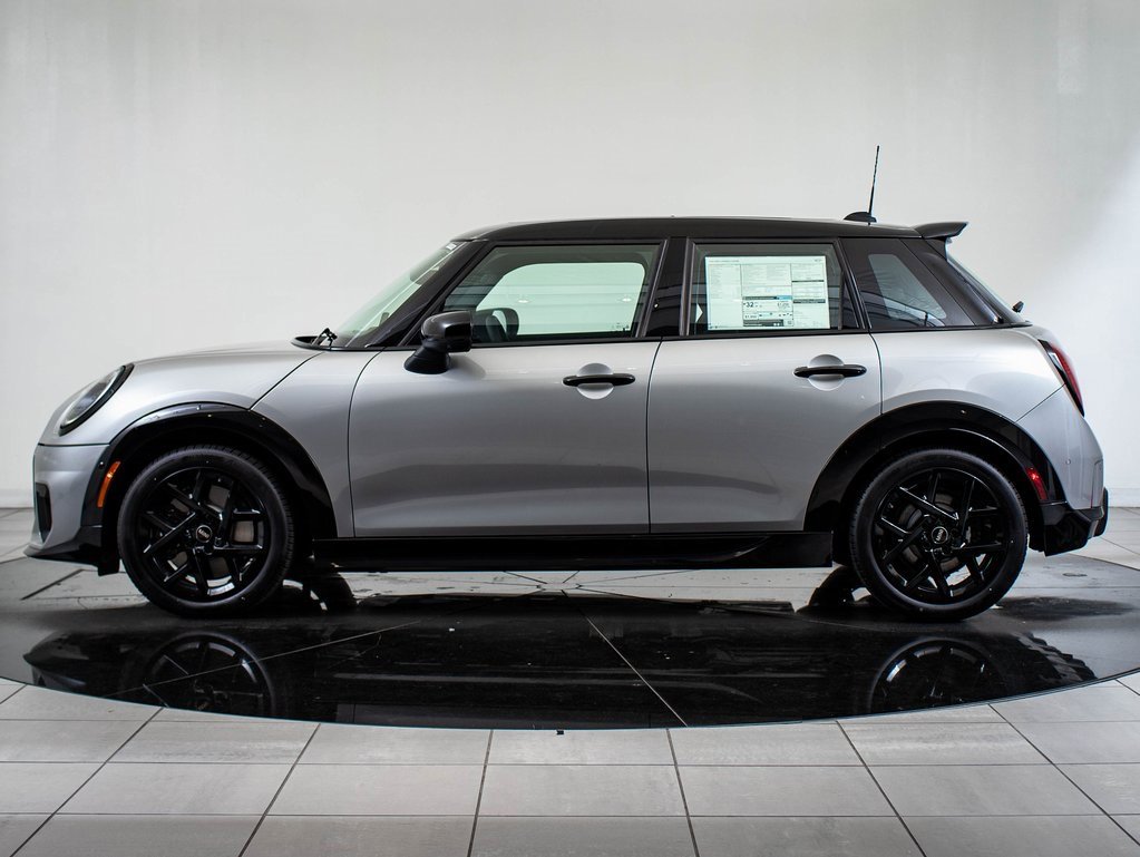 2026 Mini Cooper 4 Door Hardtop Iconic photo 10