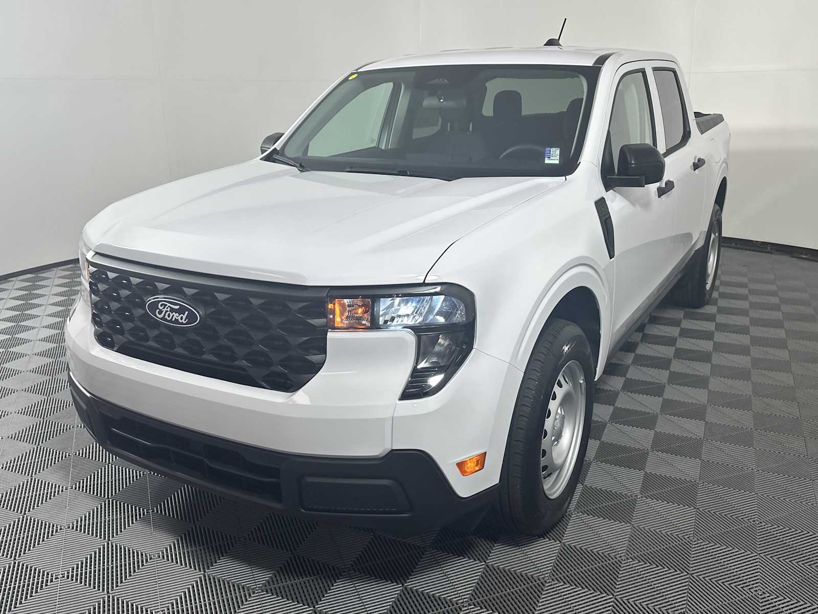 2025 Ford Maverick XL photo 2