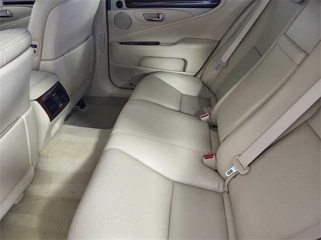 2016 Lexus LS 460 photo 17
