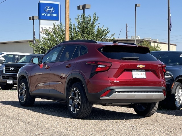 2024 Chevrolet Trax LT photo 3