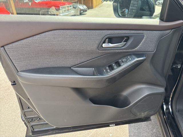 2023 Nissan Rogue SV photo 16