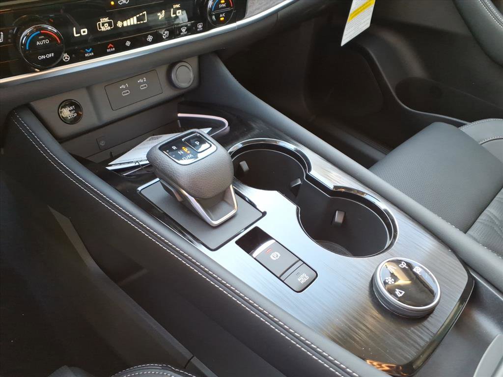 2026 Nissan Rogue Platinum photo 11