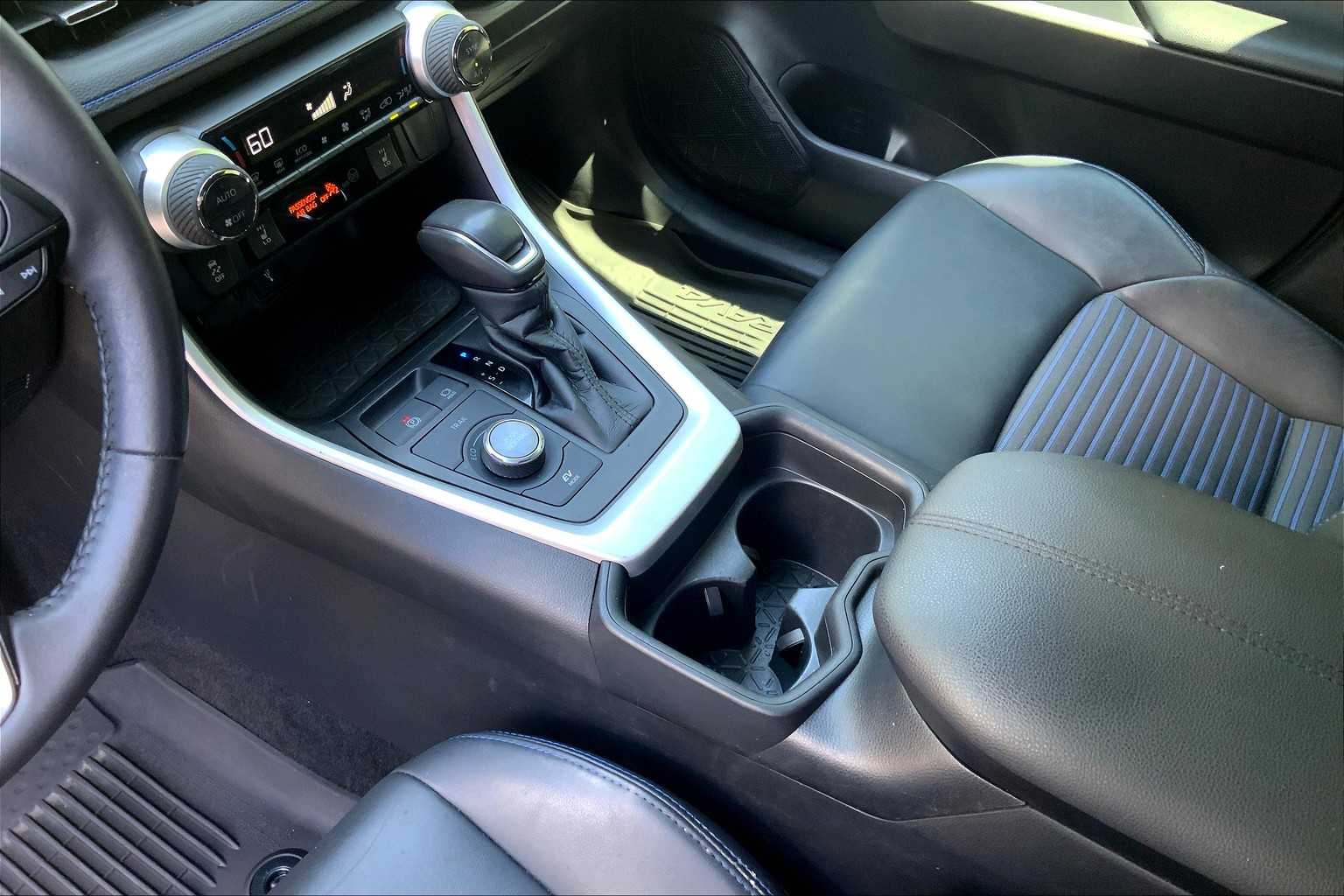 2021 Toyota RAV4 Hybrid XSE photo 11