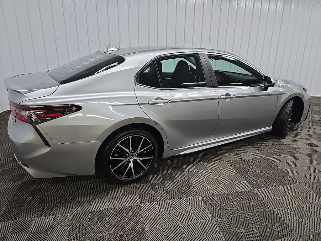 2023 Toyota Camry SE photo 3