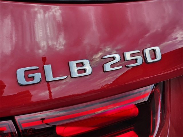 2026 Mercedes Benz GLB 250 4MATIC photo 12