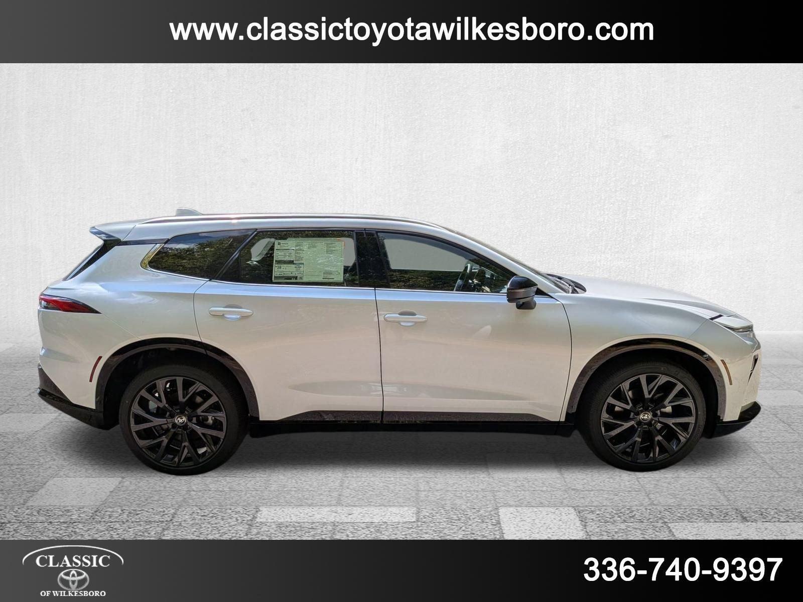 2025 Toyota Crown Signia Limited photo 4