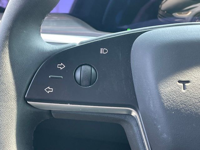 2024 Tesla Model X photo 16