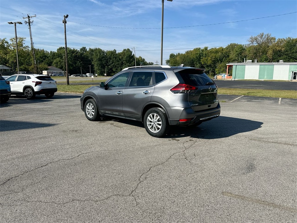 2017 Nissan Rogue SV photo 13