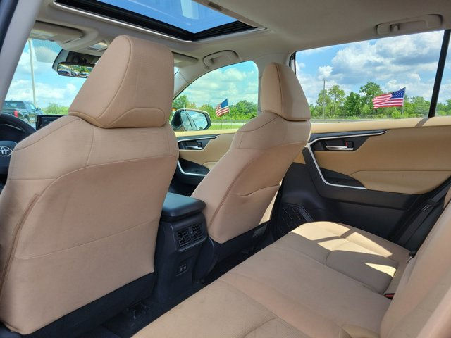 2019 Toyota RAV4 XLE photo 14