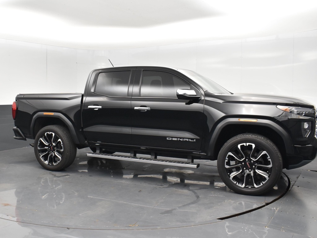 2024 Gmc Canyon Denali photo 2