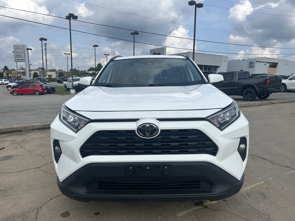 2019 Toyota RAV4 XLE photo 3