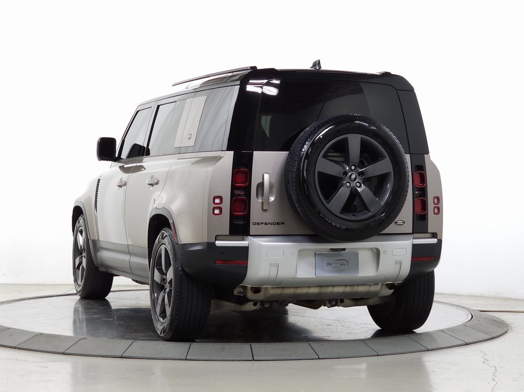 2023 Land Rover Defender 110 S photo 3