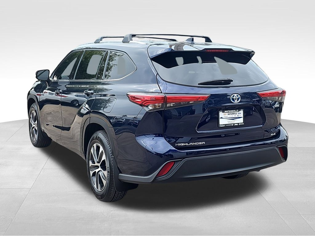 2022 Toyota Highlander Hybrid XLE photo 4