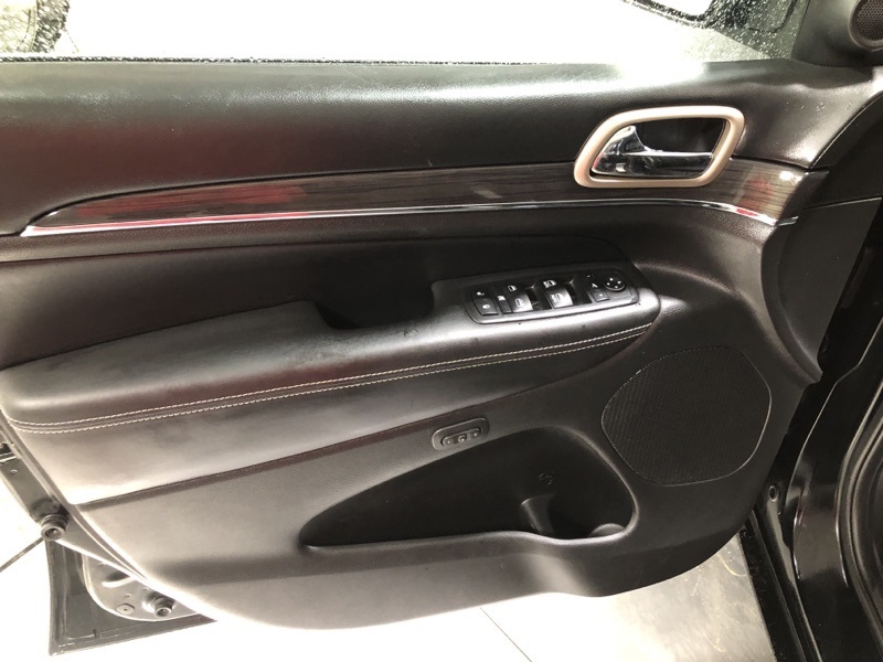 2017 Jeep Grand Cherokee Overland photo 16