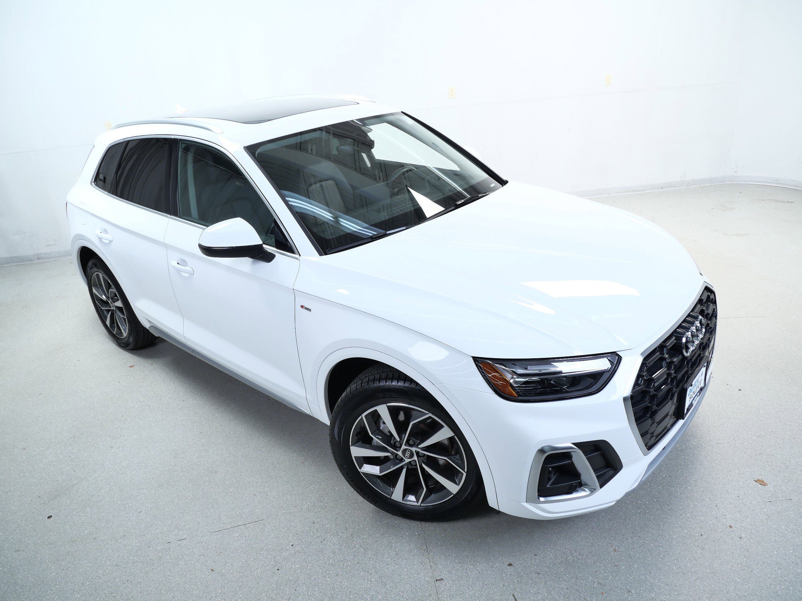 2023 Audi Q5 S line Premium Plus photo 3