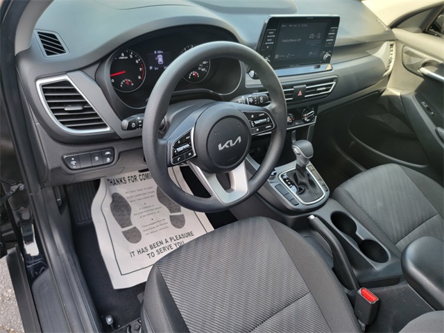 2023 Kia Seltos LX photo 13