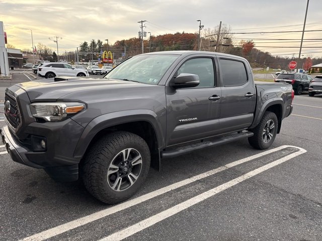 2019 Toyota Tacoma TRD Sport photo 3