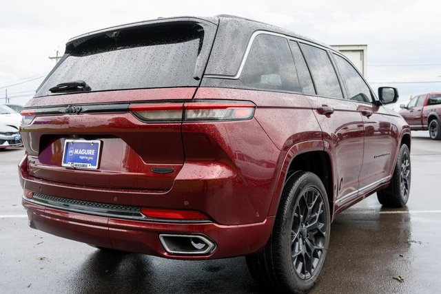 2024 Jeep Grand Cherokee Summit photo 4